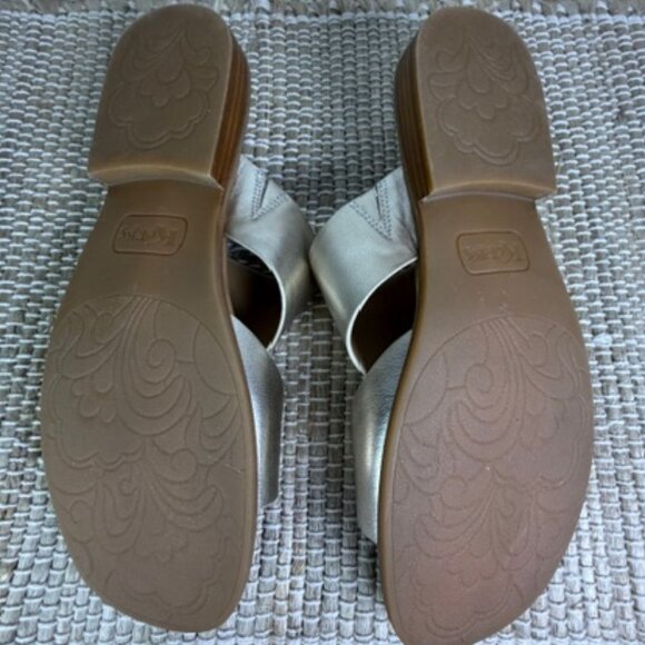 Korks Champagne Gold Sareen Toe Loop Sandals, Size 9M - Picture 5 of 6